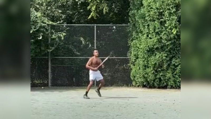  Vivek Ramaswamy gears up for Republican debate with unconventional shirtless tennis preparation