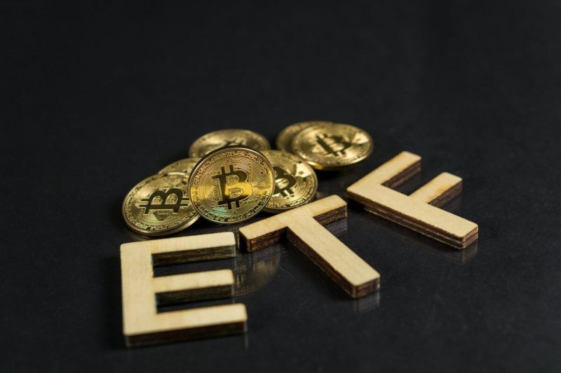  Analysts Set New Potential Window for Spot Bitcoin ETF Approval